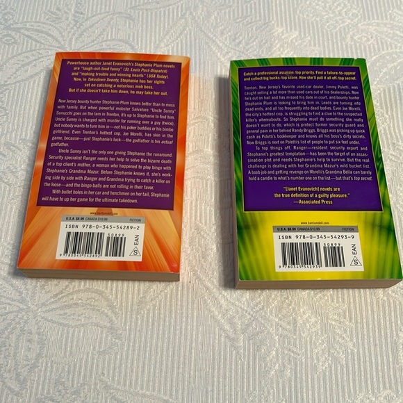 Set of two Janet Evanovich Books - Picture 2 of 3